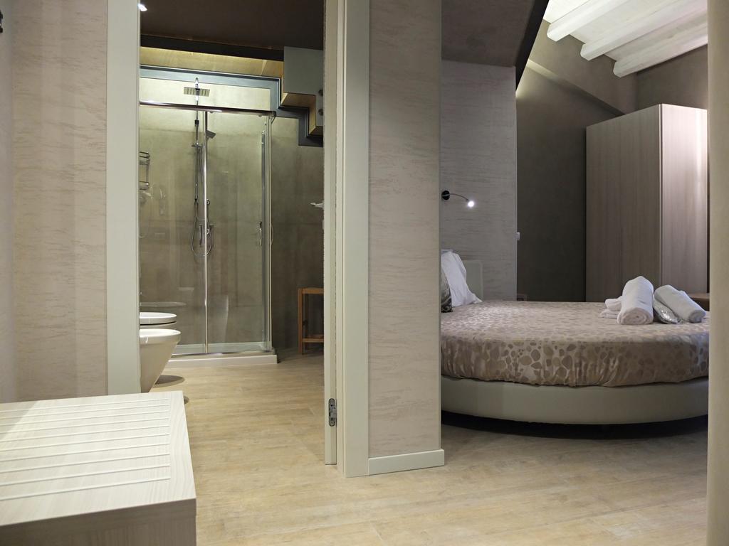 Guest house Notti O' Tunn Luxury In Centro 3*
